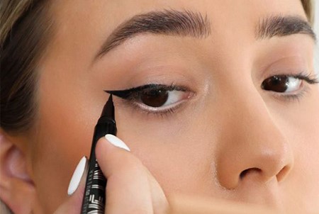 آموزش کشیدن خط چشم برای چشم های بادامی